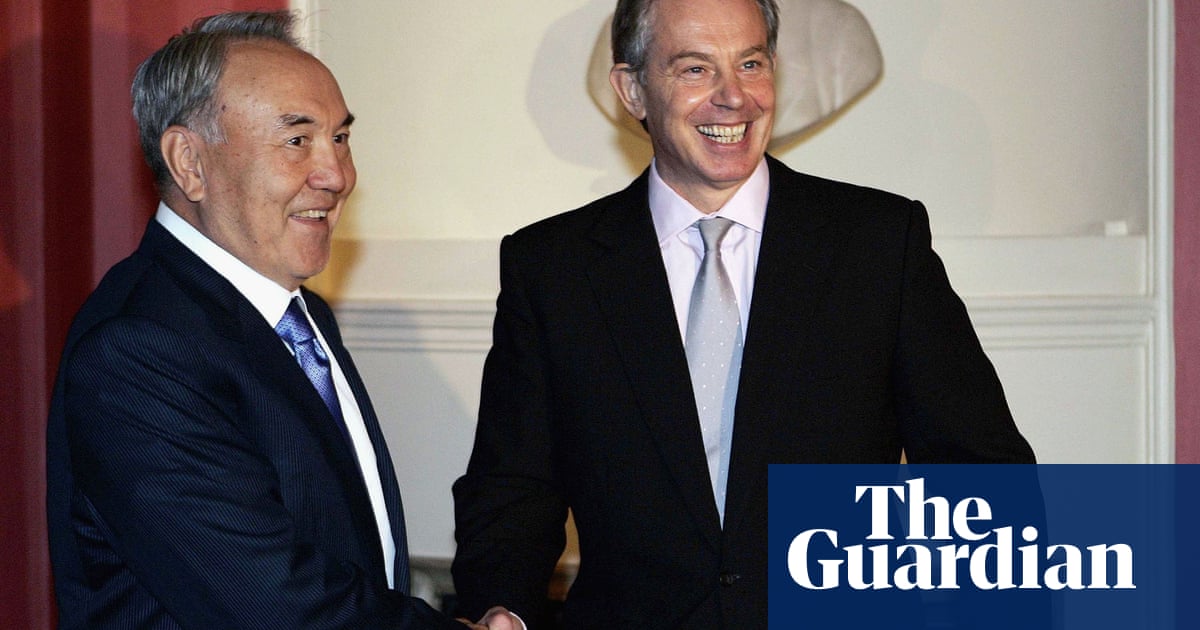 托尼·布莱尔 (Tony Blair) 如何劝告前哈萨克斯坦统治者 2011 起义