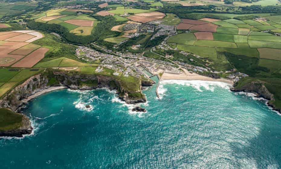 Portreath pueblo y playa.