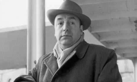 Travelling light … Neruda leaving Italy in 1952.