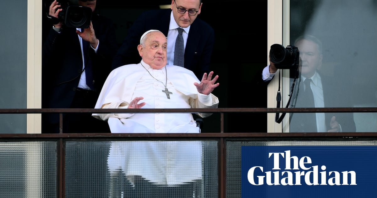 Pope Francis greets crowds in Rome before discharge from hospital