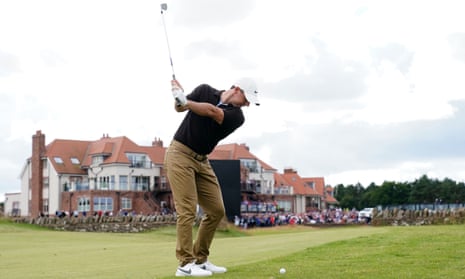 روري مك ايلروي در دور سوم مسابقات آزاد اسكاتلند در باشگاه رنسانس در هجدهمين فيروي بازي مي كند.