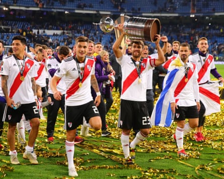 River Plate’s Leonardo Ponzio hoists the Copa Libertadores trophy in 2018