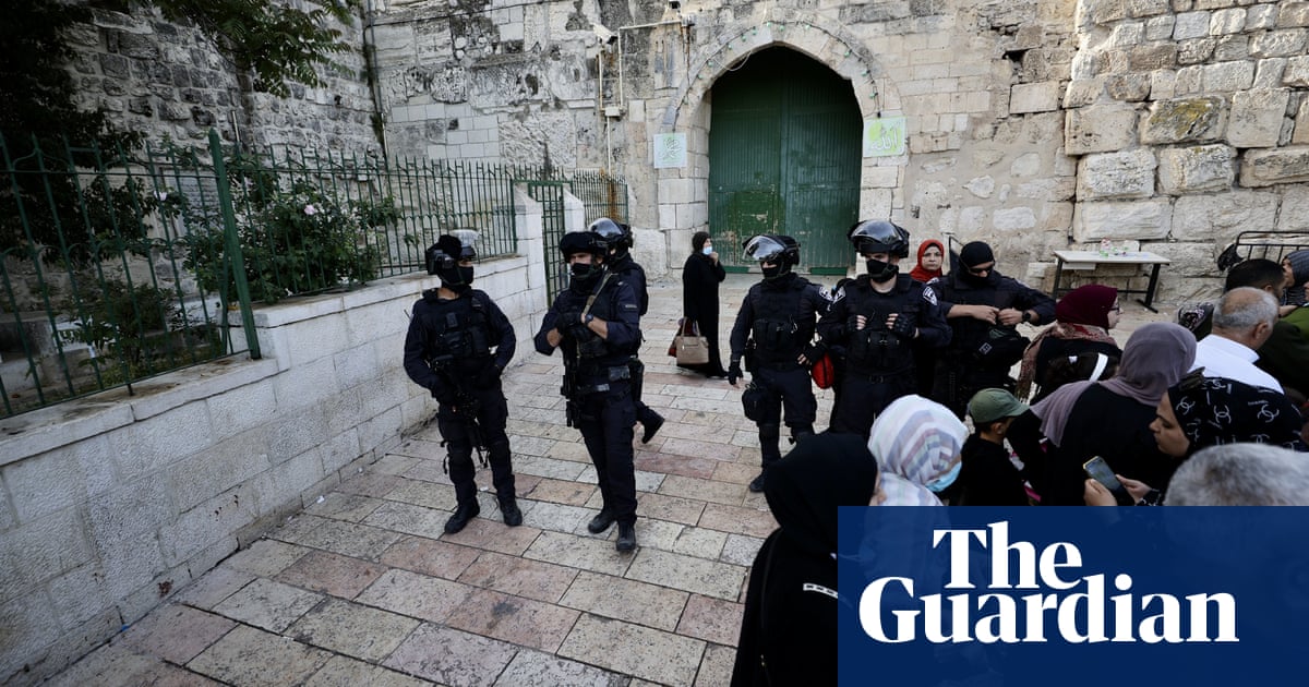 Israeli police and Palestinians clash at al-Aqsa mosque in Jerusalem
