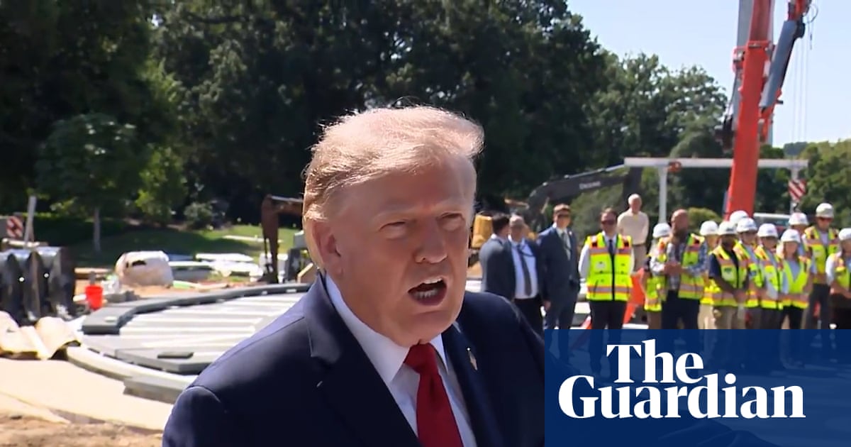 Trump talks about grass as he shows off White House renovations – video