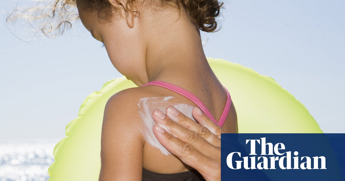‘Mineral’ sunscreens marketed to Australians contain almost identical chemicals as others, testing shows