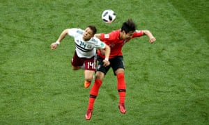 Javier Hernandez wins a header over Kim Young-Gwon