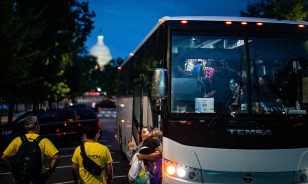 Migrants disembark a bus from Texas on 11 Auguts 2022 in Washington, DC.
