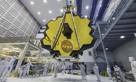 Technicians launch the mirror of the James webb telescope by crane