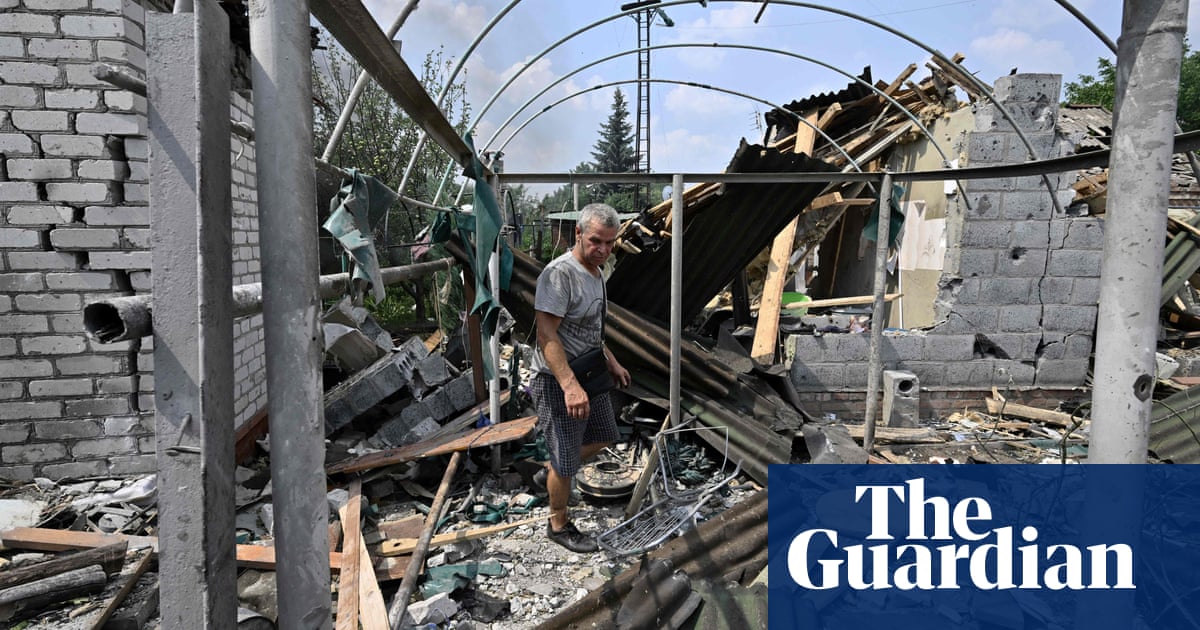 Sloviansk mayor urges residents to flee city as Russia steps up shelling