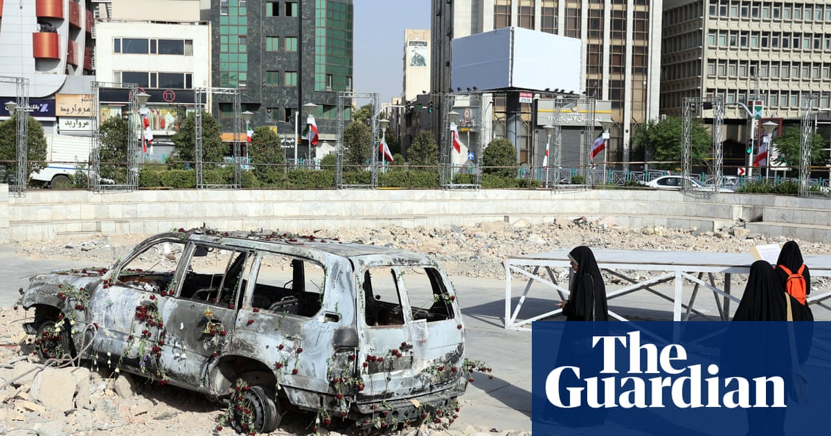 Iran's closure of strait of Hormuz would be monumental act of self-harm, says Lammy