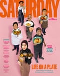 Couverture du magazine du samedi montrant six chefs brandissant des assiettes de nourriture