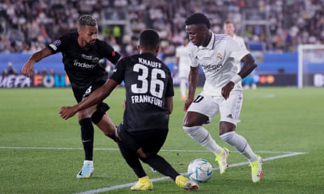Eintracht Frankfurt’s Djibril Sow and Ansgar Knauff attempt to deal with Vinicius Junior of Real Madrid.