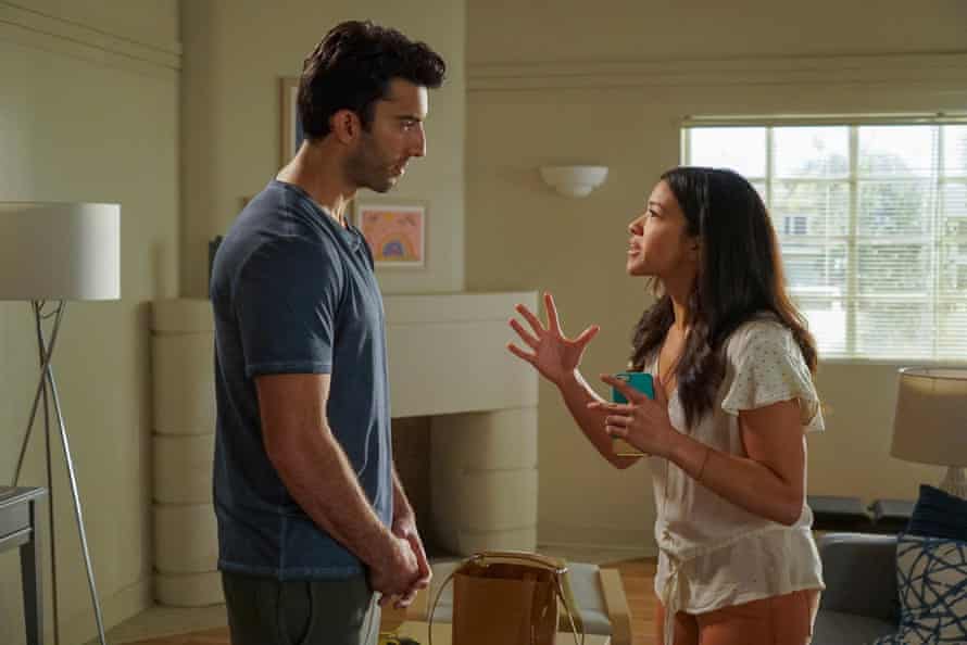 Justin Baldoni as Rafael and Gina Rodriguez as Jane