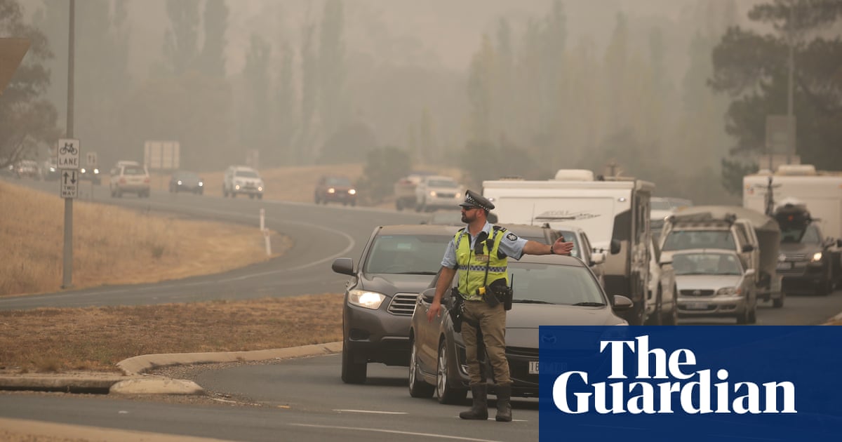 Australia fires: tens of thousands stranded while attempting to flee
