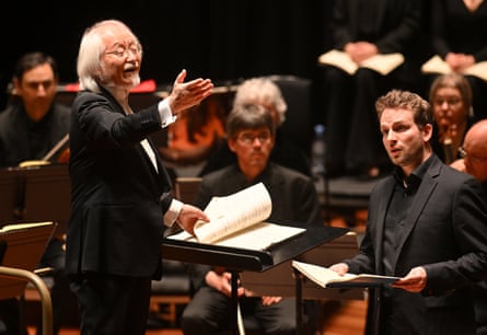 Masaaki Suzuki conducts the OAE, with tenor Guy Cutting a ‘first-class’ Evangelist, in Bach’s Christmas Oratorio.
