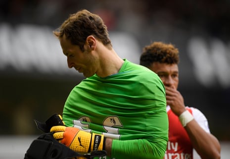 Arsenal’s Petr Cech and Alex Oxlade-Chamberlain look dejected after the match