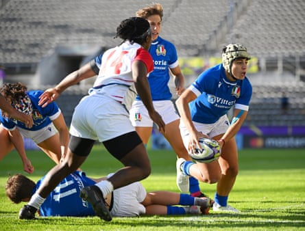 Beatrice Rigoni of Italy makes a break in a game against United States in Cape Town