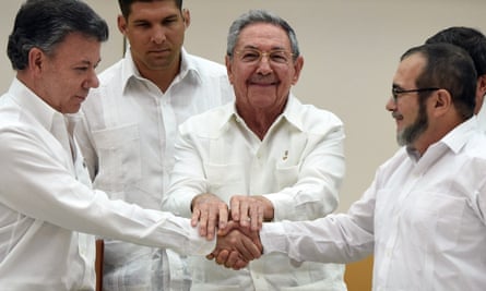 The Colombian president, Juan Manuel Santos, left, and the head of the Farc, Rodrigo Londoño, AKA Timochenko, shake hands as the Cuban president, Raúl Castro, holds their hands during a meeting in Havana on Wednesday.