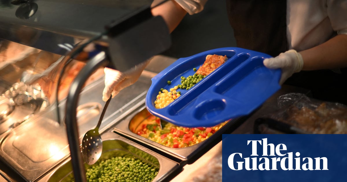 London to offer free school meals to all primary pupils for a year