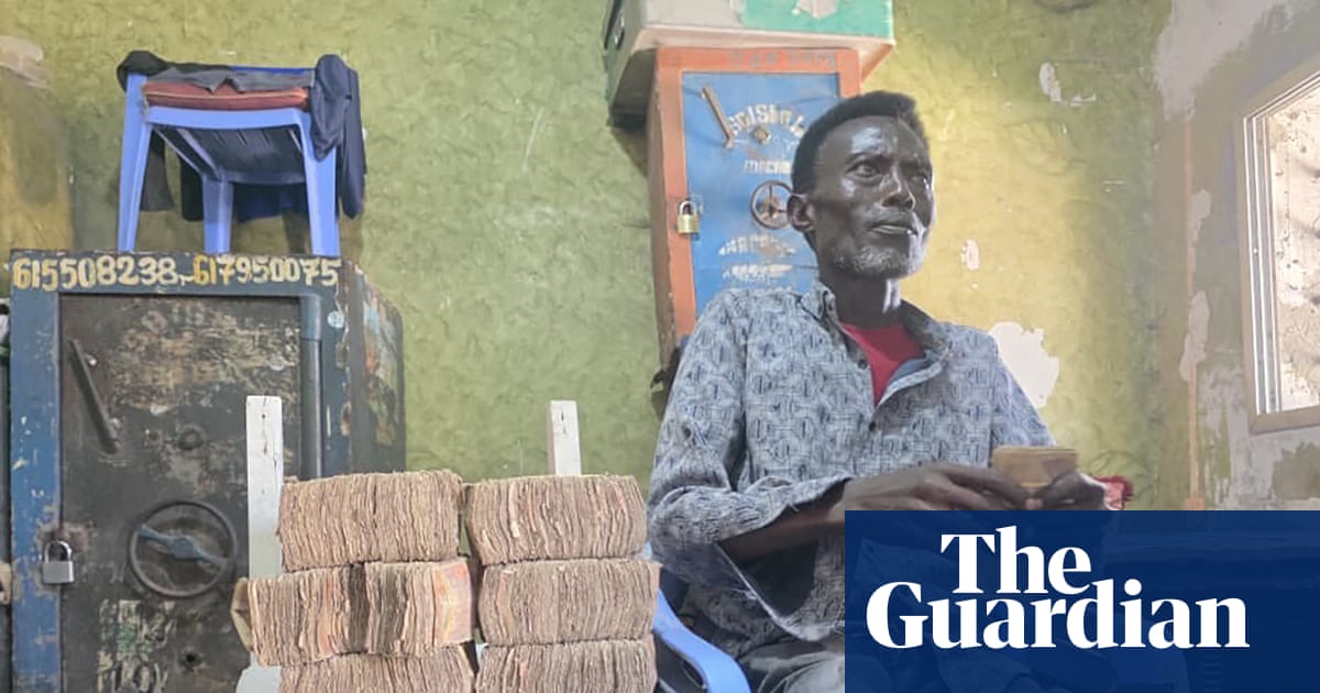 ‘It’s like we went bankrupt overnight’: poorest Somalis suffer as piles of worthless shillings mount up