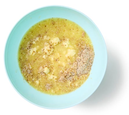 Felicity Cloake’s oatcakes 04b - bowl containing oats and melted butter mix