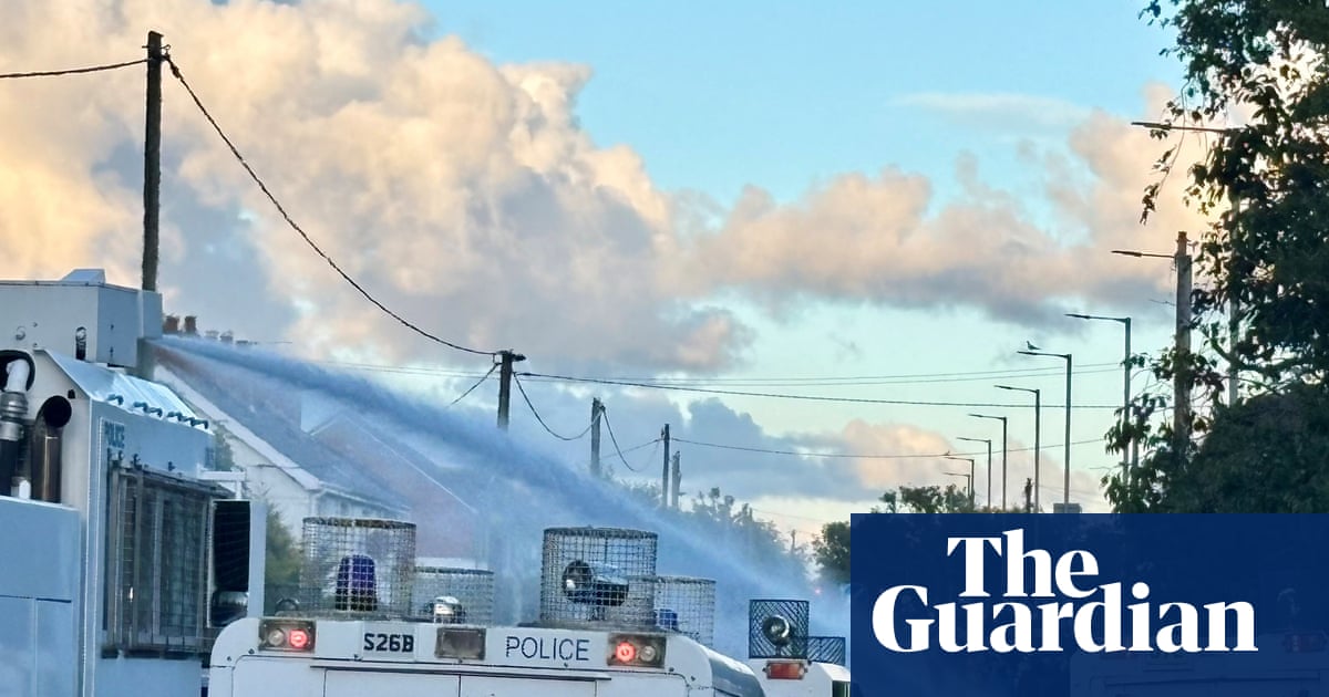 Police use water cannon against rioters in Northern Ireland