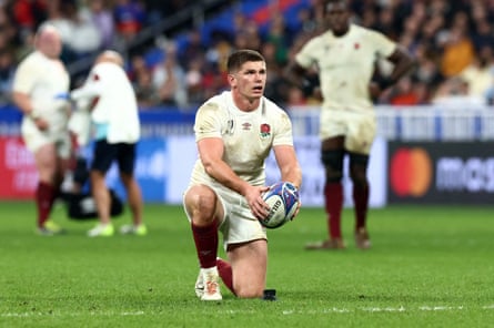 Owen Farrell lines up a kick during the 2023 World Cup