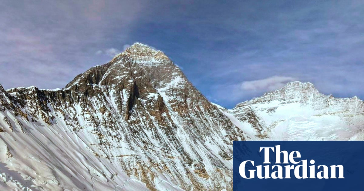 Melbourne teenager Bianca Adler becomes youngest Australian to climb Mount Everest