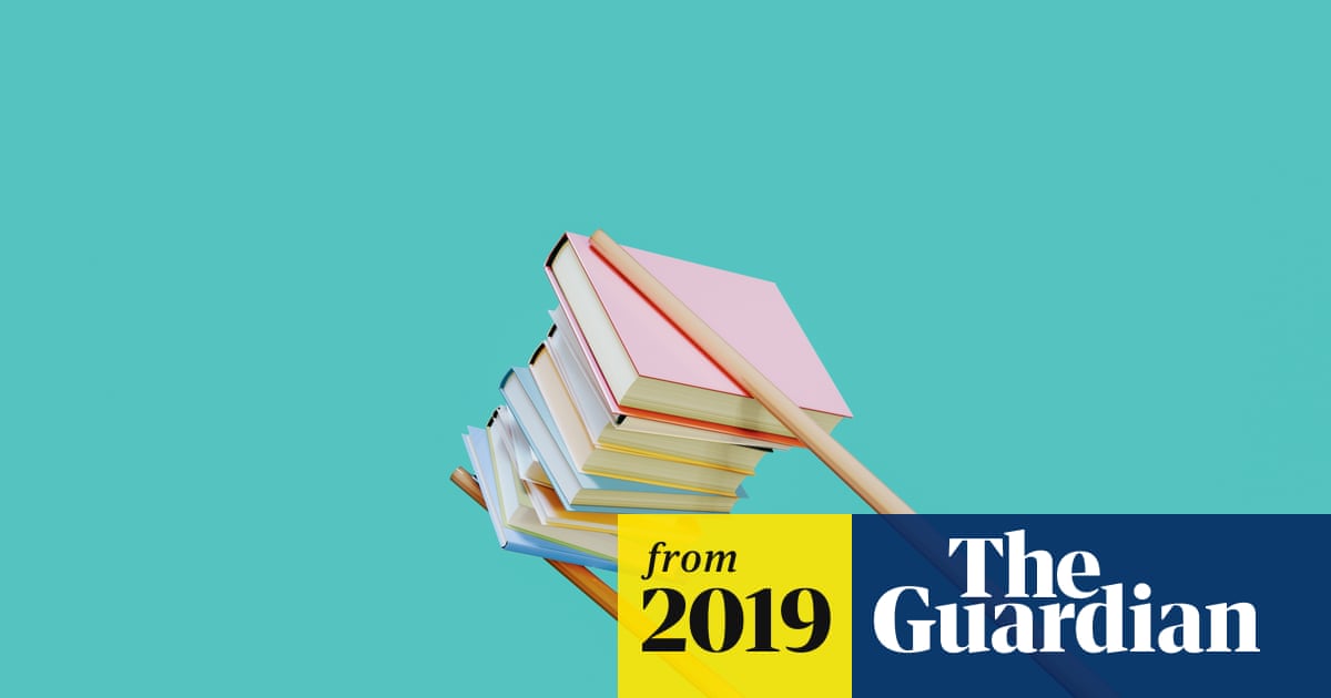 https://www.theguardian.com/books/2019/feb/02/bite-sized-leading-authors-recommend-50-great-short-stories social preview image