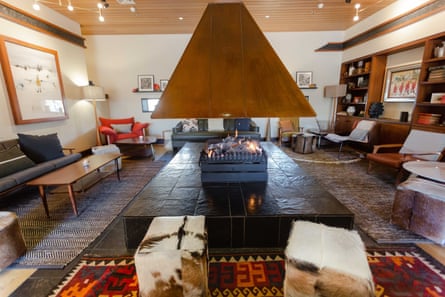 The pit at the Thredbo Alpine Hotel with an open fire in the middle