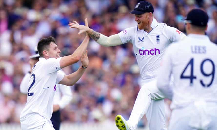England’s Matthew Potts (left) celebrates the wicket of New Zealand’s Daryl Mitchell with his captain Ben Stokes.