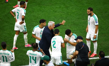 Algeria coach Vladimir Petkovic speaks to players during the second-half hydration break.