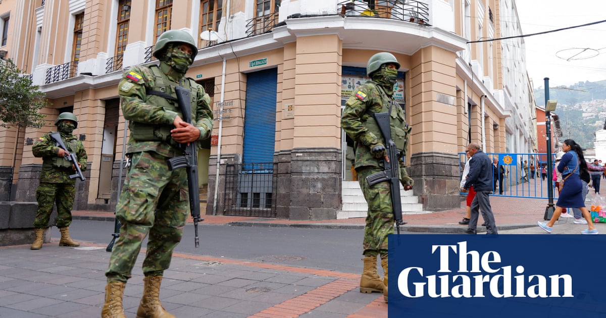 Президентът Даниел Нобоа наложи двумесечно извънредно положение след бягството от