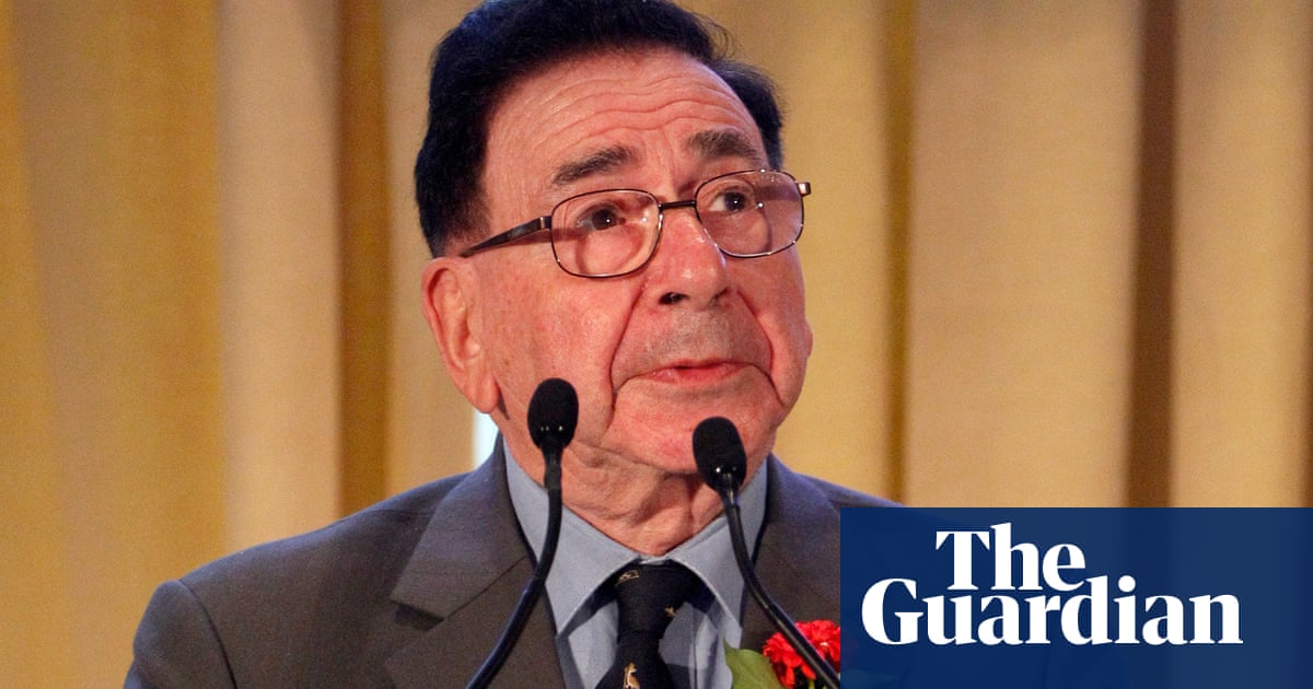 Проф сър Рой Калн извърши операция променяща играта през 1968