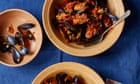 Рецепт Томасіни Міерс для мідій з томатним соусом конфі, пікада анчо та мигдалем | Новий флекситаріанець