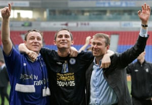Lampard with JohnTerry and Roman Abramovich after Chelsea’s title triumph in 2004-05.