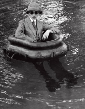 Lartigue’s older brother Zissou in the pool at Rouzat, 1911.
