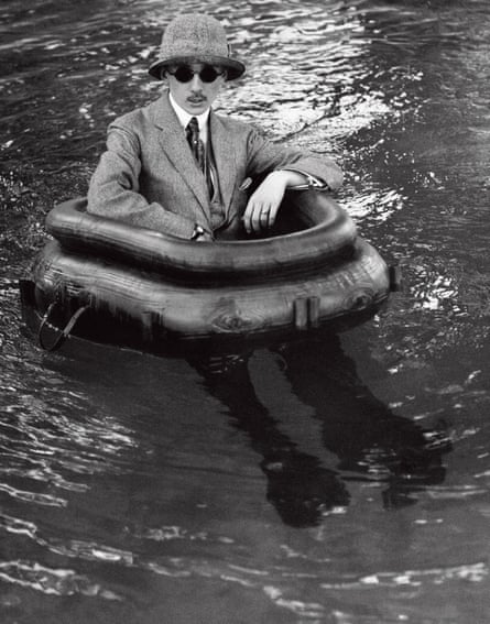 Lartigue’s older brother Zissou in the pool at Rouzat, 1911.