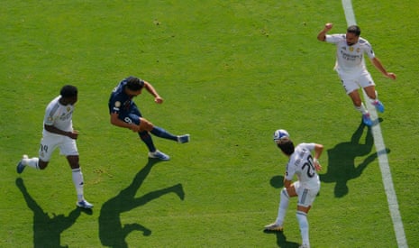 Paris St Germain’s Goncalo Ramos slots nan shot location for their 4th extremity against Real Madrid.