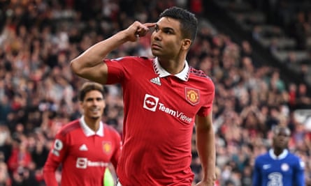 Casemiro volvió a marcar un gol con el Manchester United ante el Chelsea.