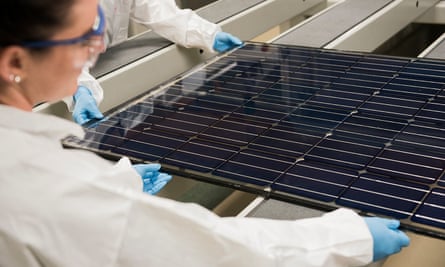 Pin mặt trời perovskite trên silicon của Oxford PV