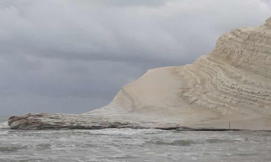 Police identify two suspects in Scala dei Turchi vandalism | Italy 1 3072