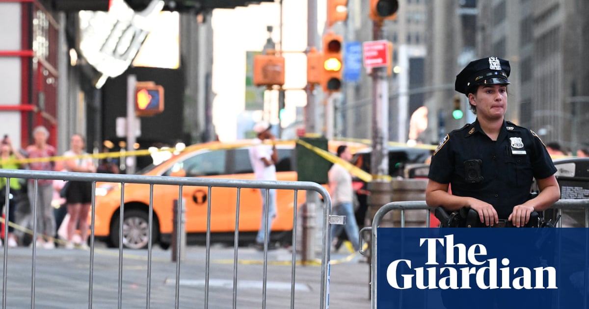 Police fatally shoot woman who stabbed two people in Times Square