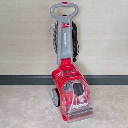 Andy Shaw testing carpet cleaners: Rug Doctor Deep Carpet Cleaner angle 2