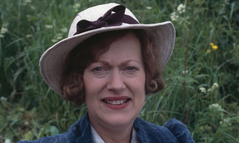 Josephine Tewson in the television sitcom Clarence, in 1987.