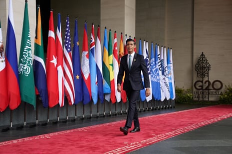 Rishi Sunak chegando para a cúpula dos líderes do G20 em Bali esta manhã (horário de Bali)
