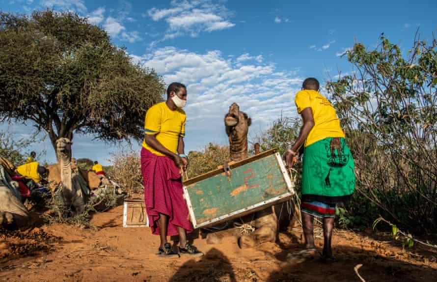 Chat healthcare workers carrying supplies.