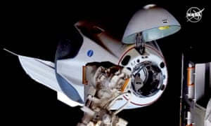 40+ Space X Dragon Capsule PNG