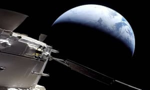 NASA์ ๋ฌด์ธ ์ค๋ฆฌ์จ ์ฐ์ฃผ์ ์ด ๋ฌ ์๋ฌด๋ฅผ ๋ง์น๊ณ ๋์์ค๋ฉด์ ์ง๊ตฌ์ ์ ๊ทผํ๊ณ ์๋ค.