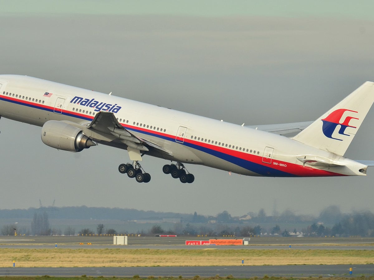 MH370: Australian official rejects theory that pilot ditched aircraft | Malaysia Airlines flight MH370 | The Guardian
